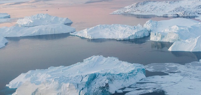 A view of icebergs in Ilulissat Icefjord, Greenland, where the melting of ice sheets is accelerating. © United Nations Photo (CC BY-NC-ND 2.0)